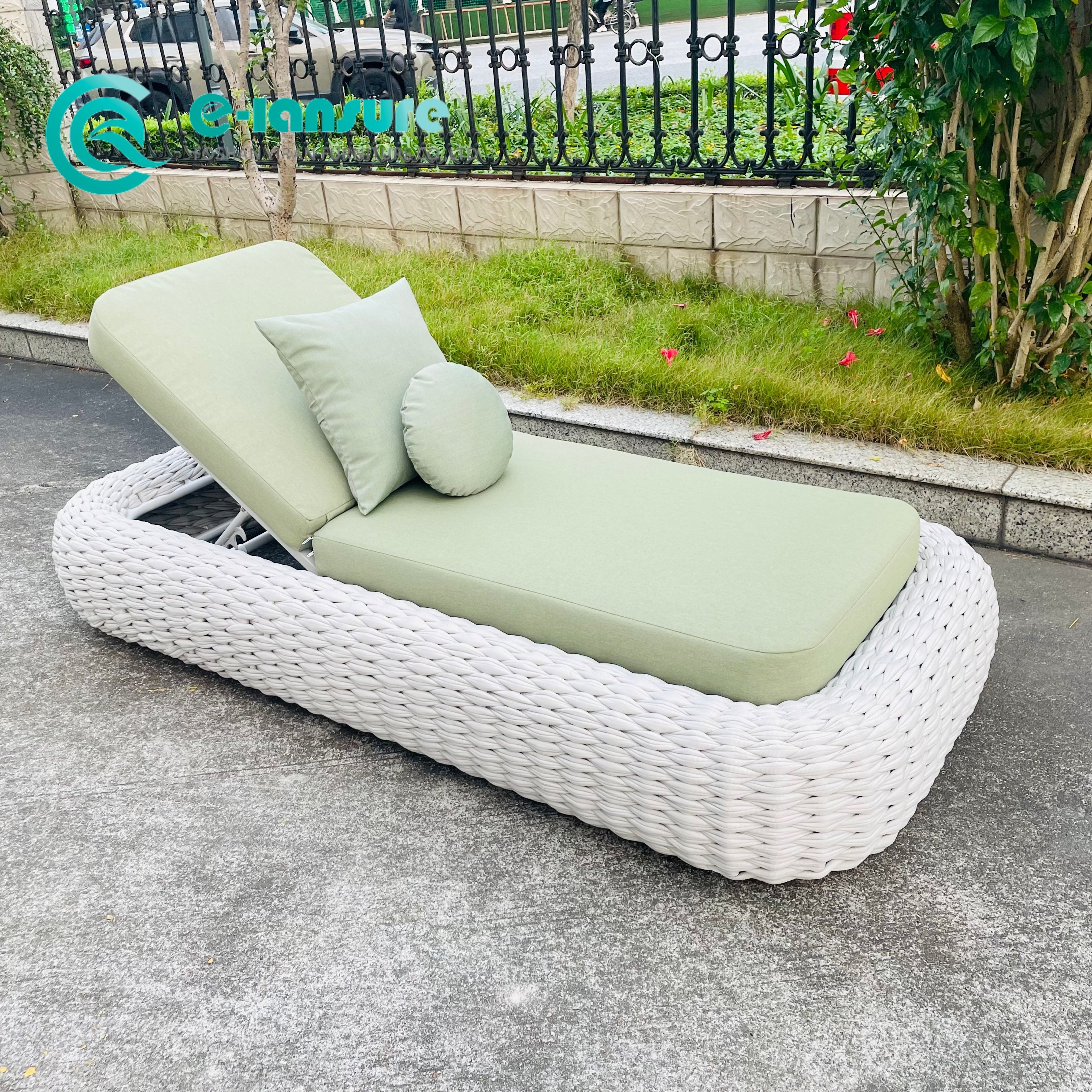 Factory Direct Garden Sun Lounger Aluminum Frame Chaise Lounge Chair Elegant Woven Rope Recliner Chair Patio Sunbed for Hotel Resort