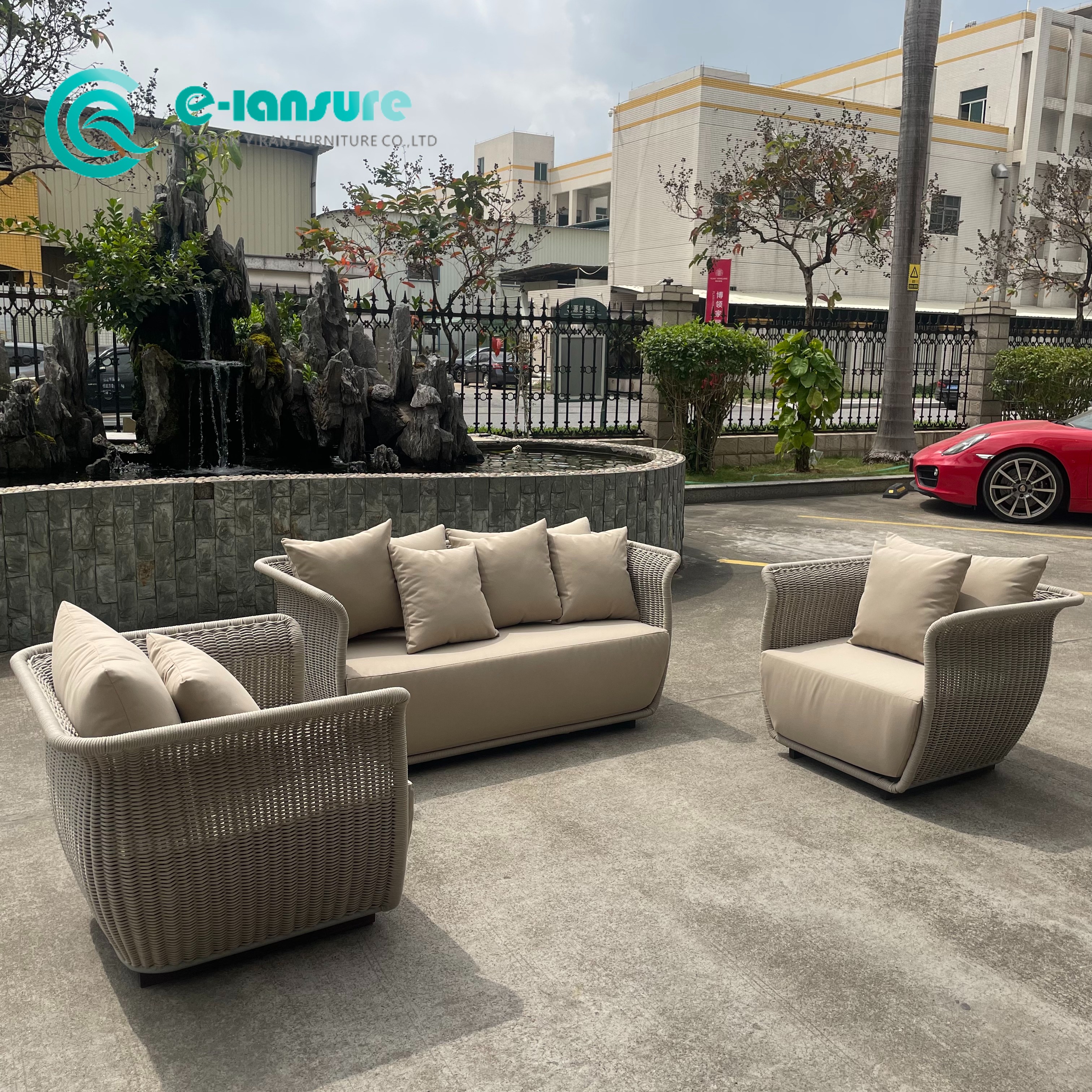 Minimalist Outdoor Garden Furniture Aluminum Frame Sofa with Coffee Table Elegant Rope Weaved Sofa Chair For Hotel Courtyard