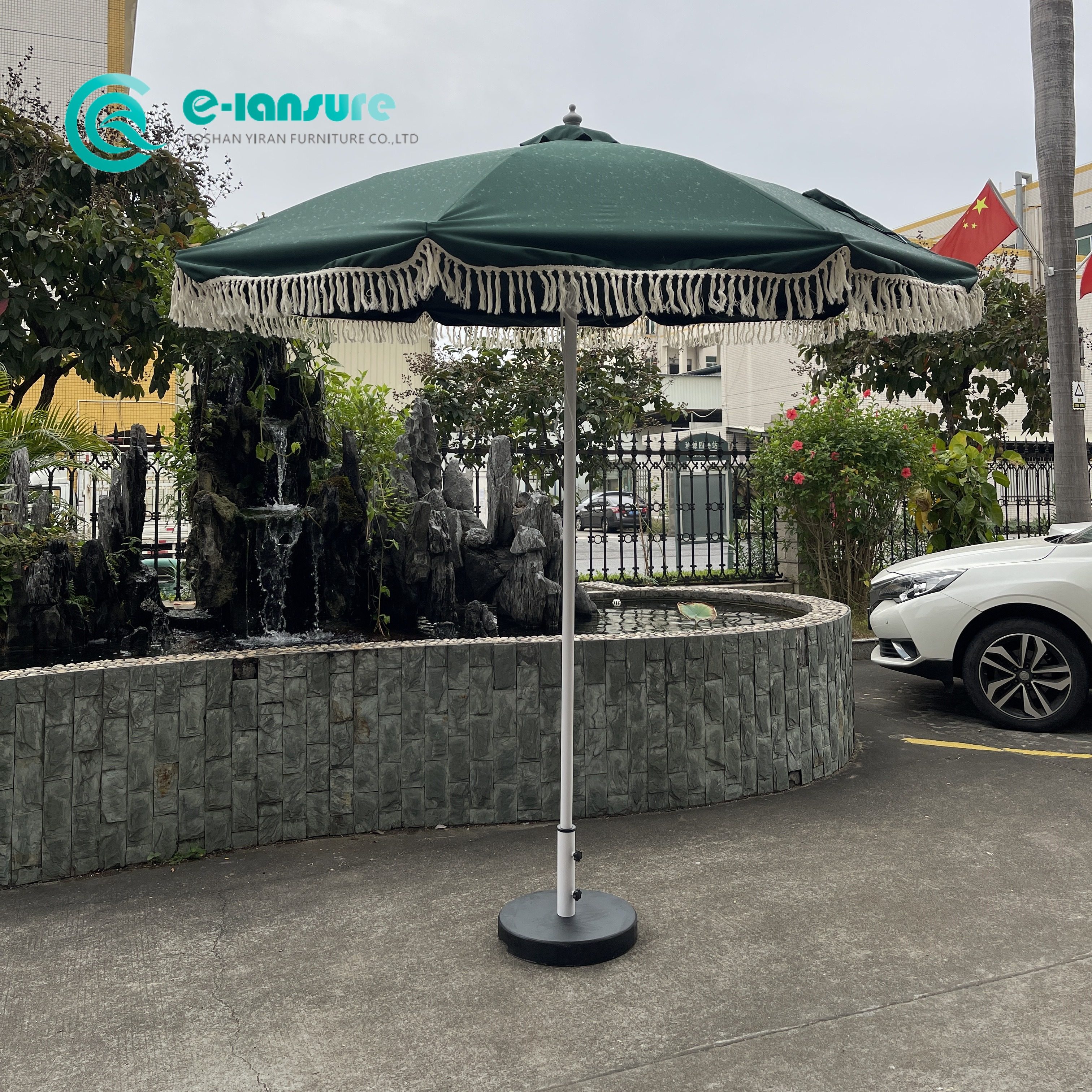 Factory Wholesale Outdoor Furniture Retro Style Garden Parasol Poolside Round Umbrella Aluminum Frame Sunshade for Villa Hotel Resort