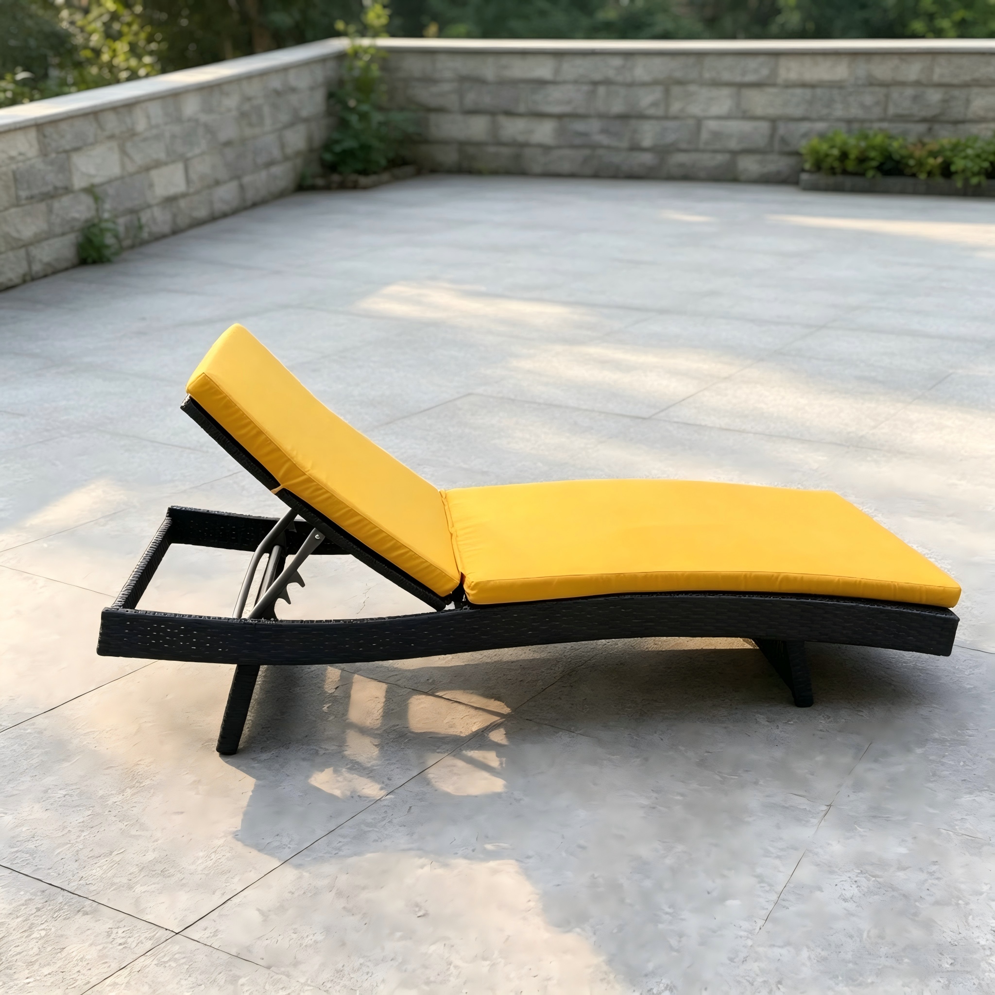 Outdoor Rattan Furniture Aluminum Sun Lounger Woven Rattan Chaise Lounge Chair Poolside Sunbed
