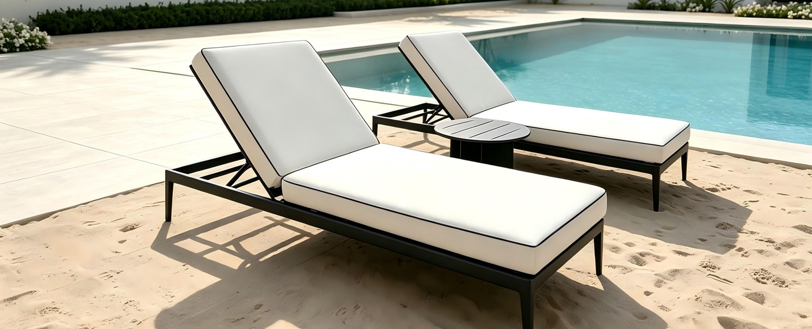 Outdoor lounge chair