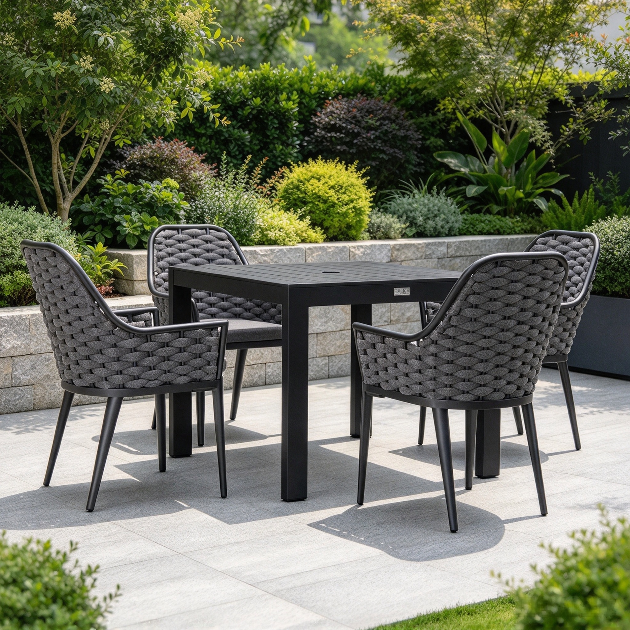 Modern Stylish Outdoor Dining Furniture Aluminum And Elegant Woven Rope Dining Chair With Table for Villa Garden Courtyard