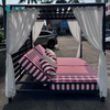 Nordic Style Udend&oslash;rs m&oslash;bler Aluminiumsramme Daybed med hvidt gardin All Weather Have Square Solseng til Home Hotel Courtyard