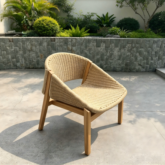 Pastoral Style Outdoor Lounge Chair Fritidsstol i teakram med v&auml;vd rotting 